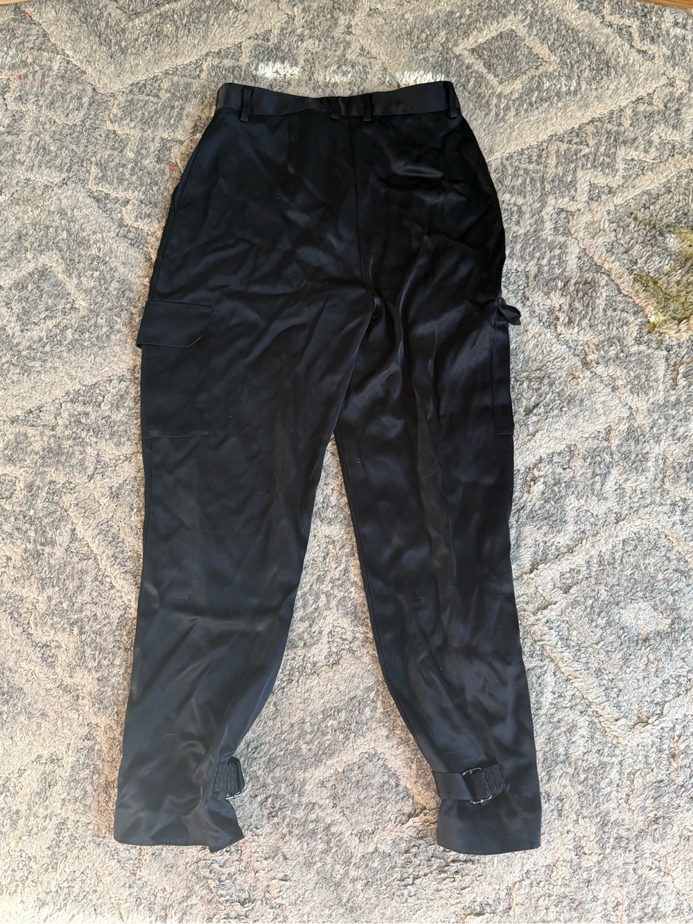 Aritzia Babaton Satin Black Cargo Pants sz: 6 - Picture 4 of 5